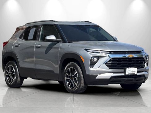 Used 2025 Chevrolet TrailBlazer LT AWD/4WD image 9