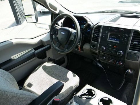 Used 2017 Ford F550 2WD Regular Cab Super Duty image 16