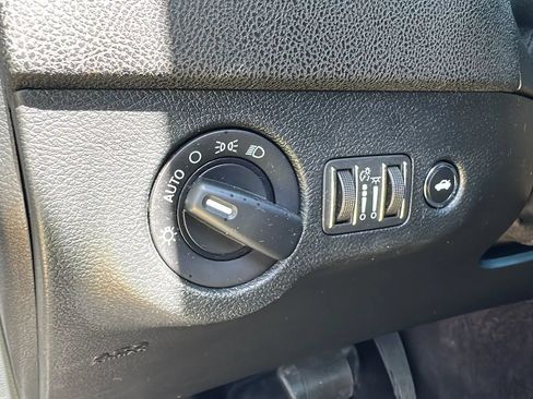 Used 2018 Dodge Charger SXT w/ Blacktop Package RWD image 18