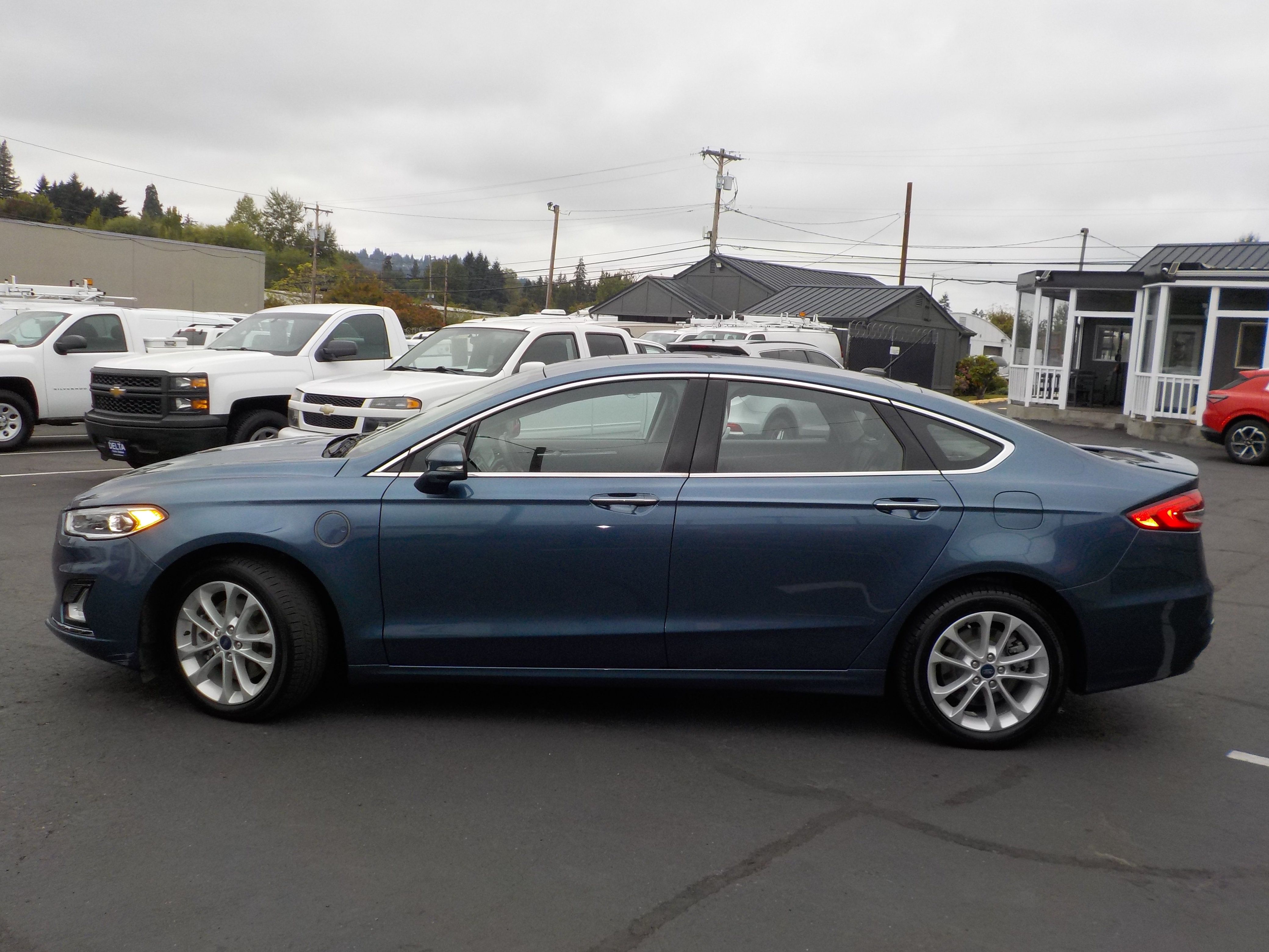 Used 2019 Ford Fusion Energi Titanium FWD image 4