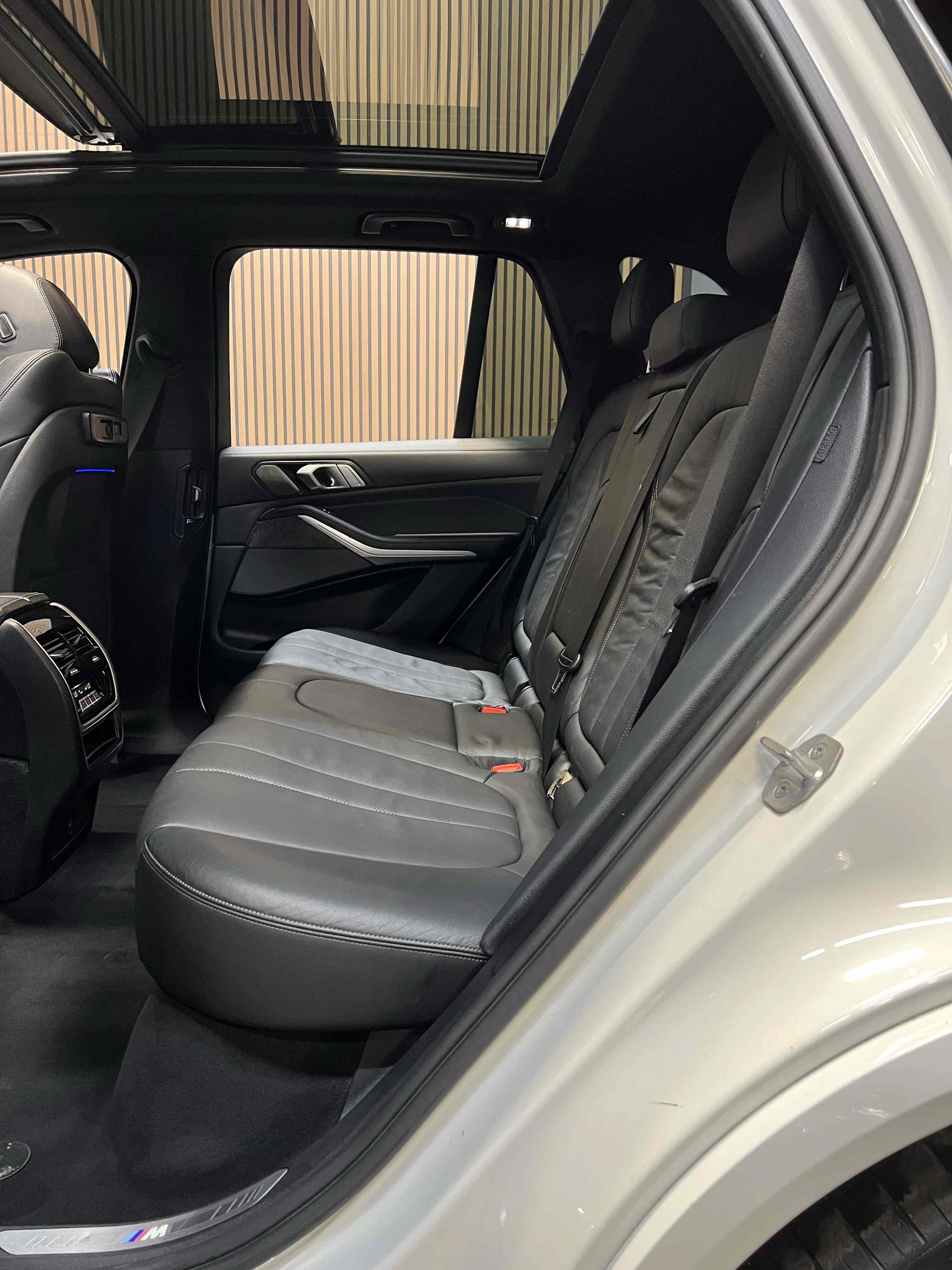 Used 2020 BMW X5 sDrive40i w/ M Sport Package RWD image 39