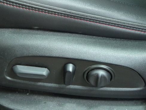 Used 2023 Chevrolet Traverse RS image 21