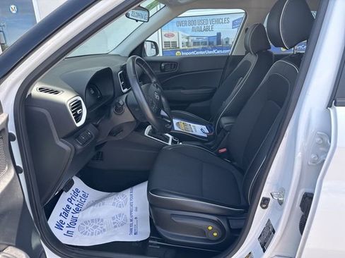 Used 2023 Hyundai Venue Limited FWD image 3