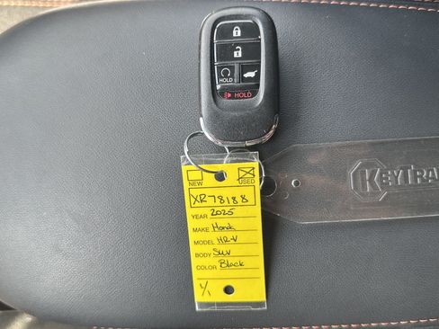 Used 2025 Honda HR-V Sport image 35