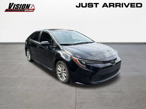 Used 2023 Toyota Corolla LE w/ LE Premium Package FWD image 3