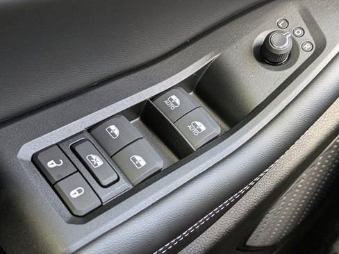 New 2025 Jeep Grand Cherokee Altitude image 21