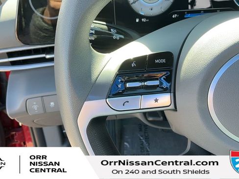 Used 2024 Hyundai Elantra SEL image 18