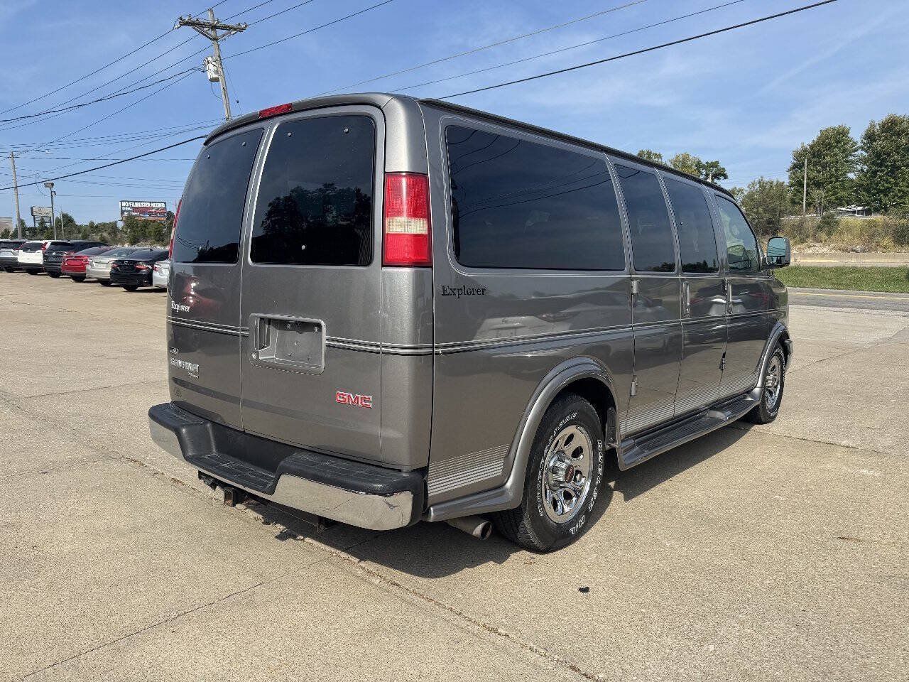 Used 2010 GMC Savana 1500 w/ Preferred Equipment Group RWD image 9