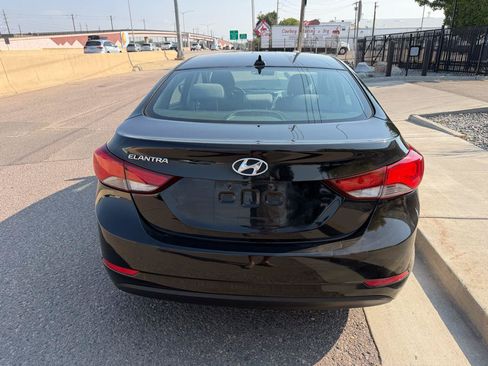 Used 2016 Hyundai Elantra SE w/ Option Group 02 FWD image 4
