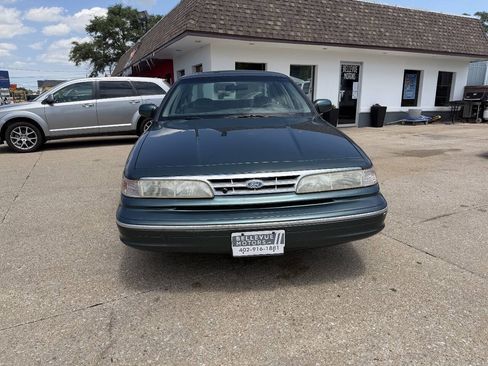 Used 1995 Ford Crown Victoria RWD image 8