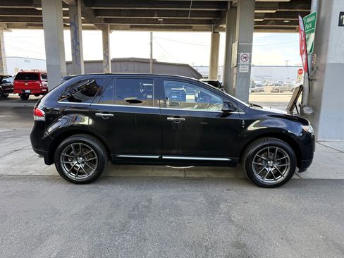 Used 2013 Lincoln MKX AWD image 4