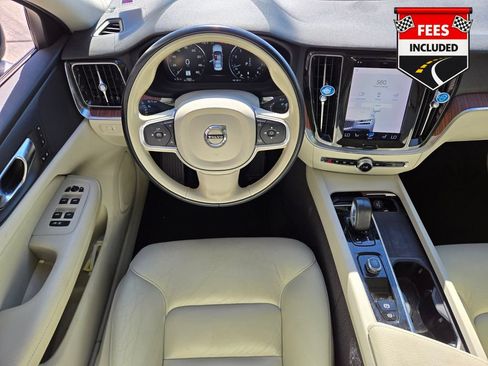 Used 2022 Volvo S60 B5 Momentum w/ Premium Package FWD image 9