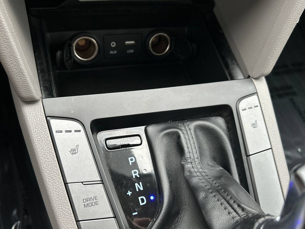 Used 2017 Hyundai Elantra Limited FWD image 13