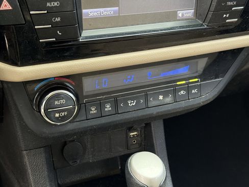 Used 2015 Toyota Corolla LE FWD image 22
