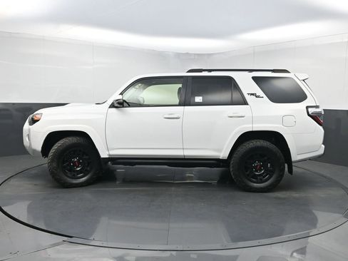 Used 2022 Toyota 4Runner TRD Off-Road Premium AWD/4WD image 42