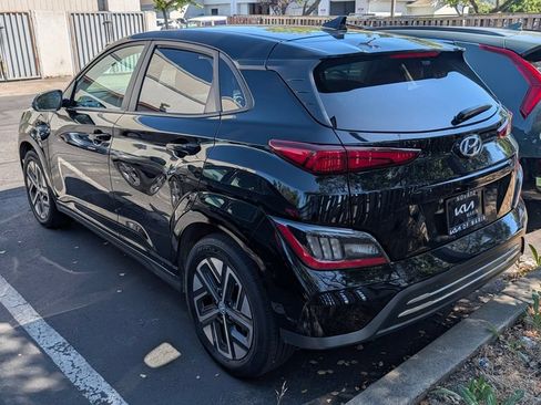 Used 2023 Hyundai Kona Limited w/ Cargo Package FWD image 2