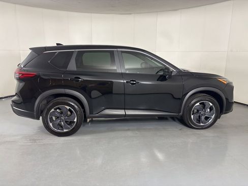 Used 2024 Nissan Rogue SV FWD image 9
