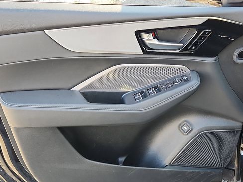 Used 2025 Acura MDX SH-AWD image 12