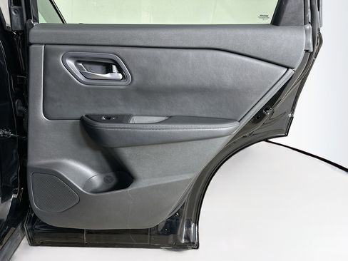 Used 2024 Nissan Rogue SV image 29