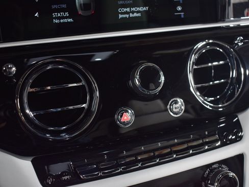 New 2025 Rolls-Royce Spectre w/ Leather Finishing Pack image 31