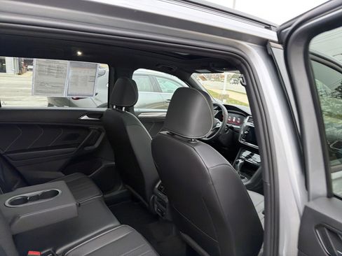 Used 2023 Volkswagen Tiguan SE R-Line image 62
