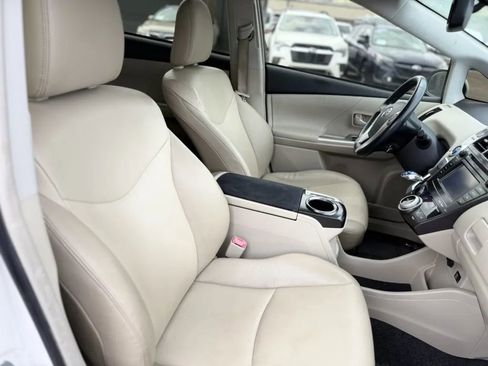 Used 2013 Toyota Prius V Five image 18