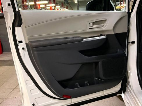 Used 2024 Toyota Sienna LE image 9