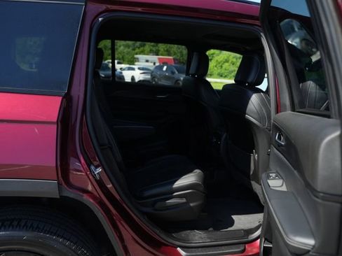 Used 2024 Jeep Grand Cherokee L Altitude AWD/4WD image 23