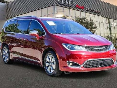 Used 2020 Chrysler Pacifica Limited image 5