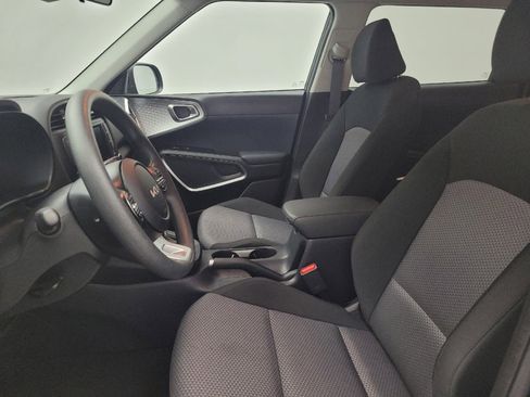 Used 2025 Kia Soul LX image 17