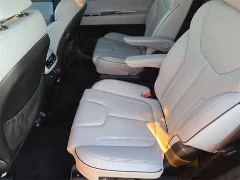 Used 2024 Hyundai Palisade SEL image 15