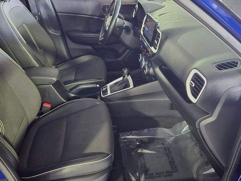 Used 2022 Hyundai Venue Limited w/ Cargo Package FWD image 17