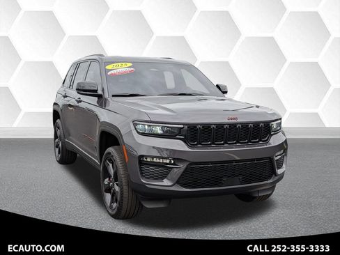 Certified 2025 Jeep Grand Cherokee Limited w/ Black Appearance Package AWD/4WD image 1