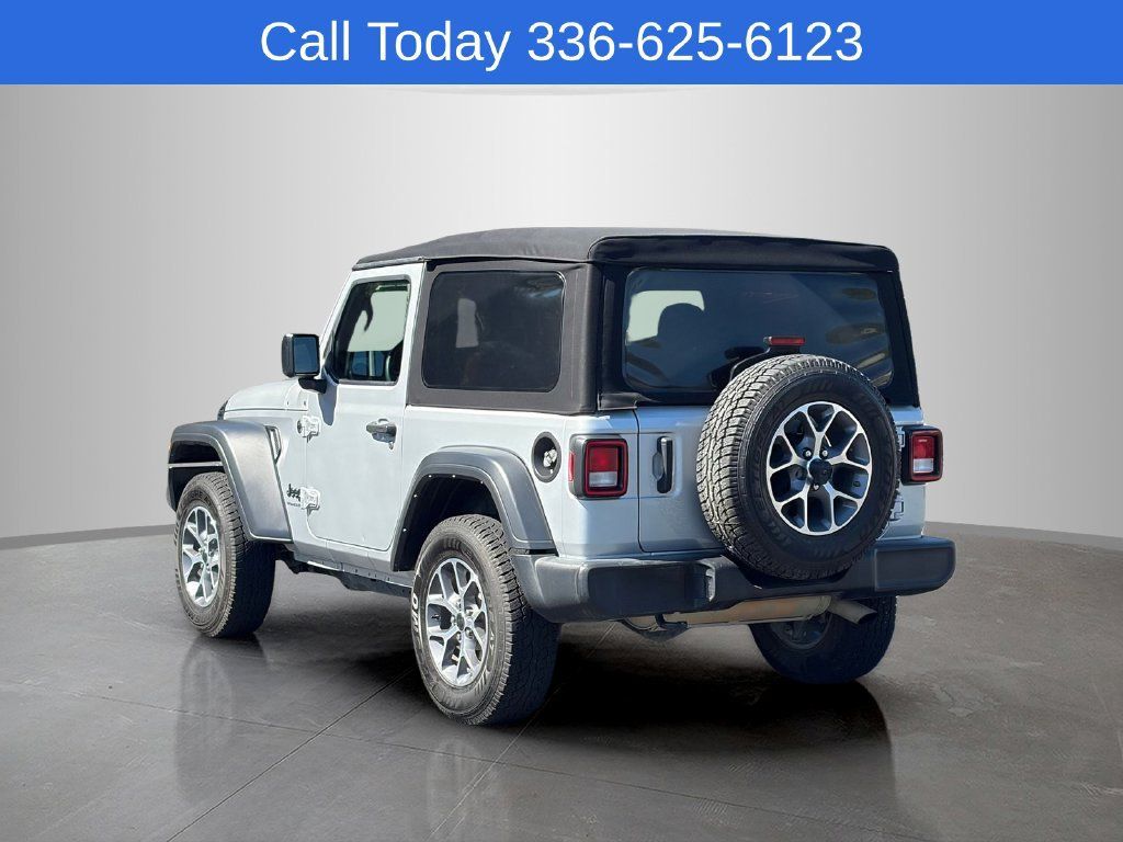 Used 2024 Jeep Wrangler Sport AWD/4WD image 3