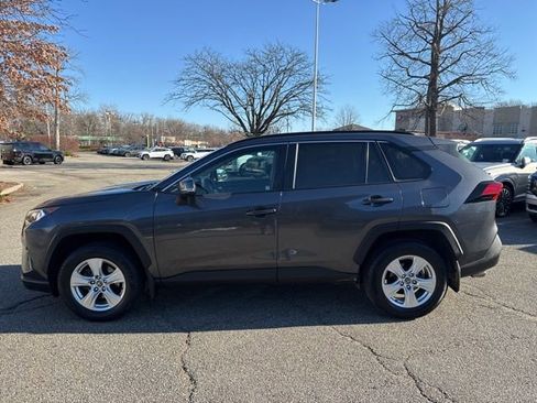 Used 2020 Toyota RAV4 XLE image 18