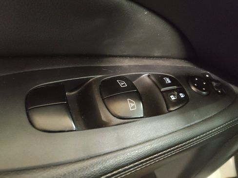 Used 2019 Nissan Pathfinder Platinum w/ Cargo Package AWD/4WD image 27