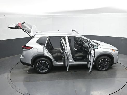 Used 2024 Nissan Rogue SV FWD image 50