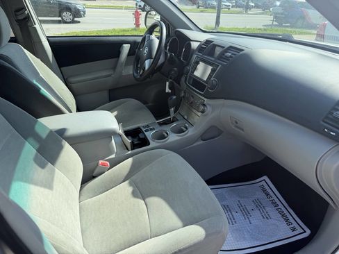 Used 2013 Toyota Highlander Plus AWD/4WD image 5