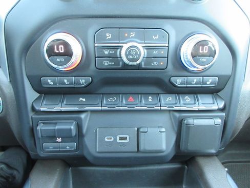 Certified 2022 GMC Sierra 1500 SLT w/ SLT Premium Package AWD/4WD image 32