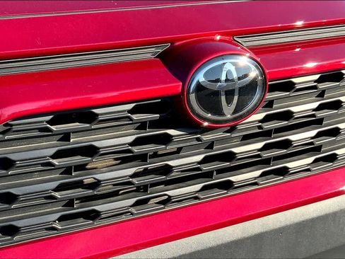 Used 2024 Toyota RAV4 XLE FWD image 28