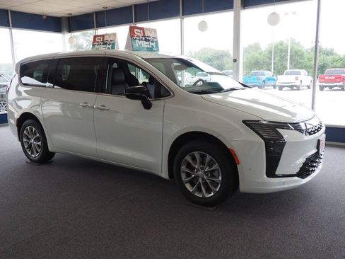 New 2027 Chrysler Pacifica Select AWD/4WD image 1
