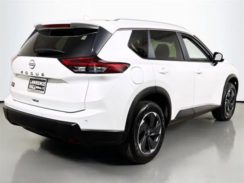 Used 2025 Nissan Rogue SV w/ SV Premium Package image 4