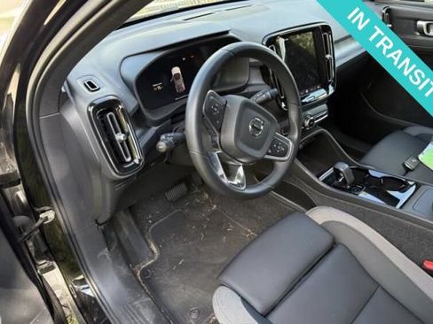 Used 2023 Volvo C40 Recharge Core AWD/4WD image 2