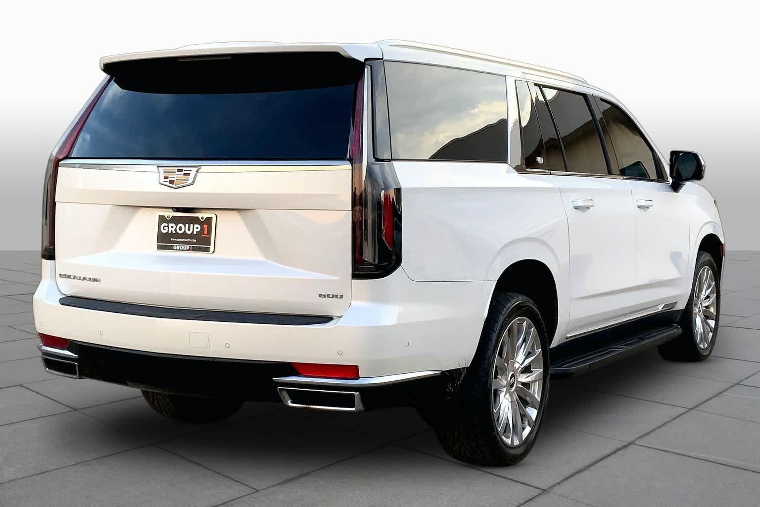 Used 2021 Cadillac Escalade ESV Premium Luxury AWD/4WD image 13