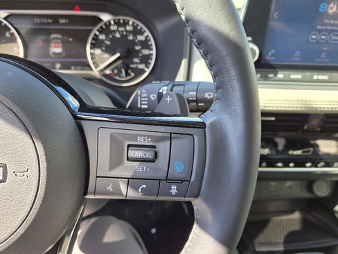 Used 2023 Nissan Rogue SV w/ SV Premium Package image 30