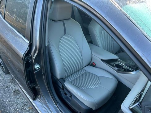 Used 2024 Toyota Camry SE image 15
