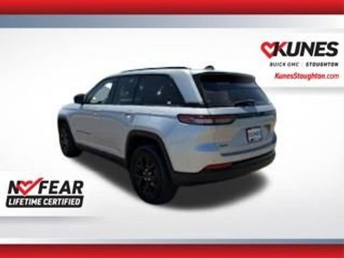 Used 2024 Jeep Grand Cherokee Altitude AWD/4WD image 8