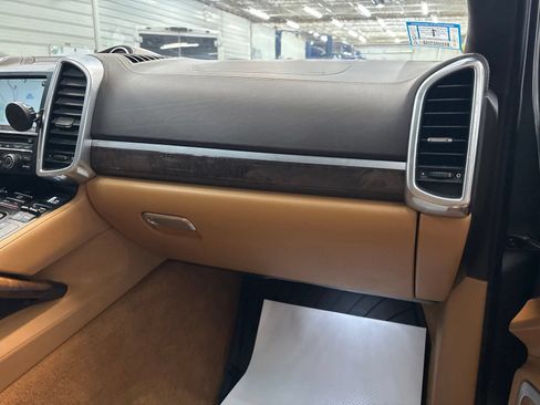 Used 2015 Porsche Cayenne Turbo AWD/4WD image 29