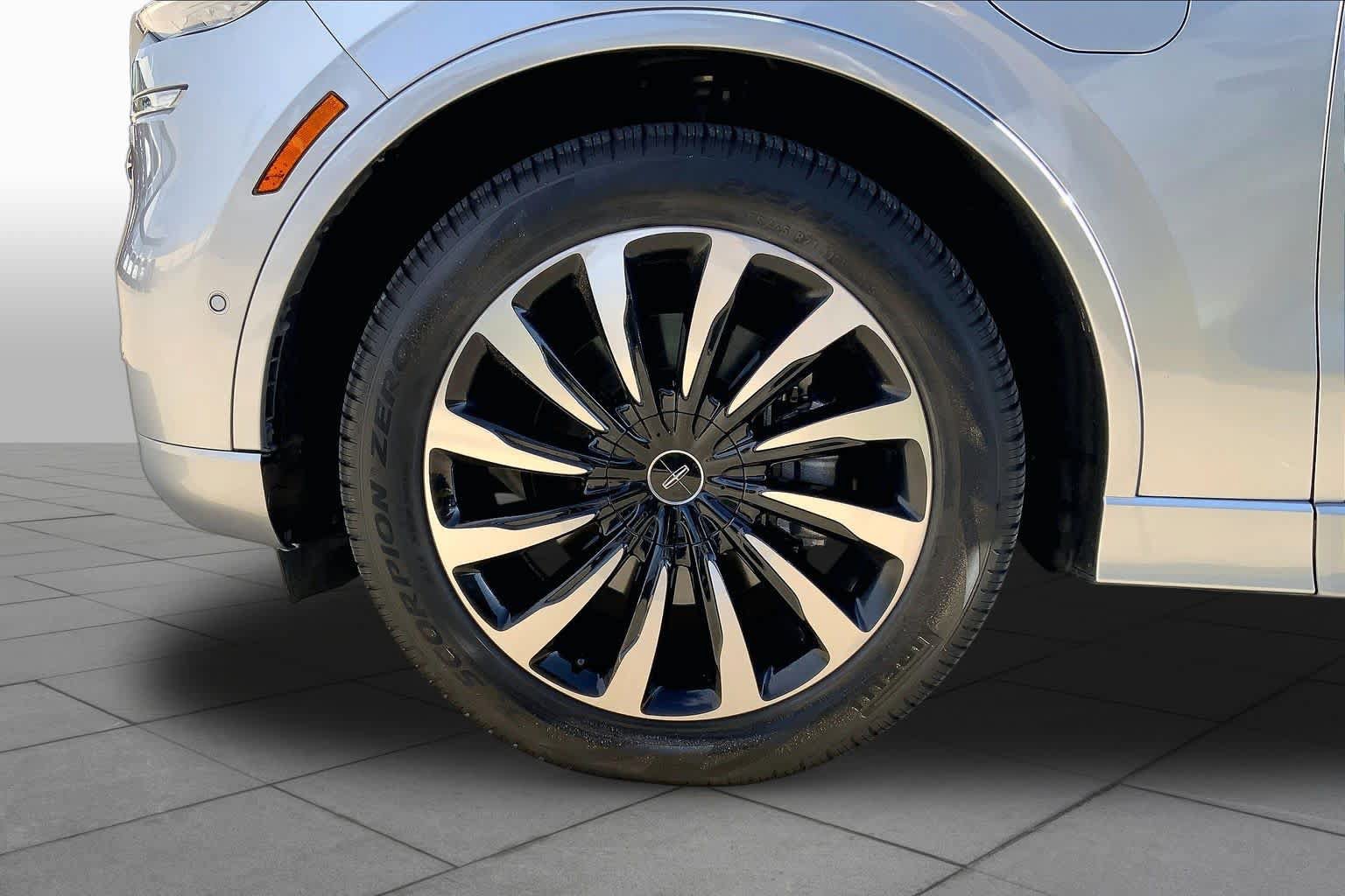 Used 2022 Lincoln Aviator Black Label Grand Touring w/ Class IV Trailer Tow Package AWD/4WD image 10