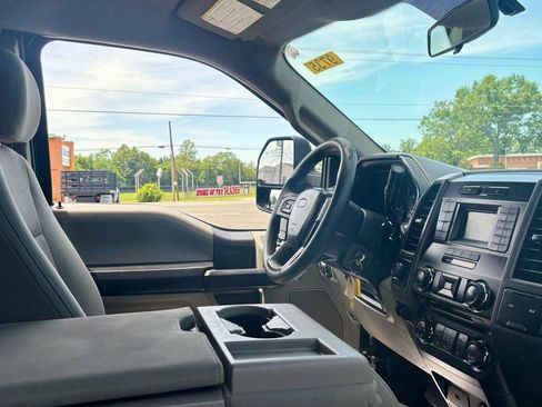 Used 2018 Ford F250 XL w/ Power Equipment Group AWD/4WD image 9